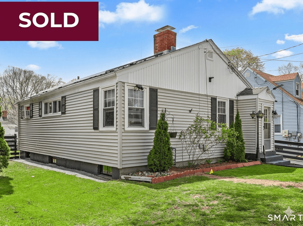 Exterior view of a charming residential home for sale in Meriden, CT.